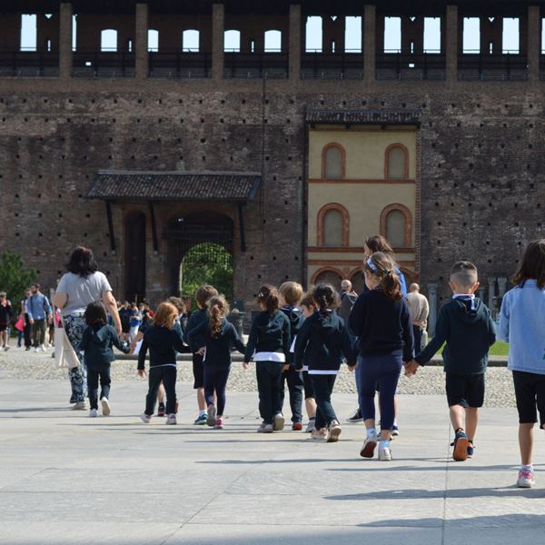 english tour for kids at milan castle